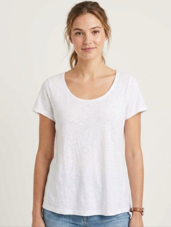 Vineyard Vines Tops - Vineyard Vines Plain White Short Sleeve T-Shirt Logo Tee Size Sm *GUC